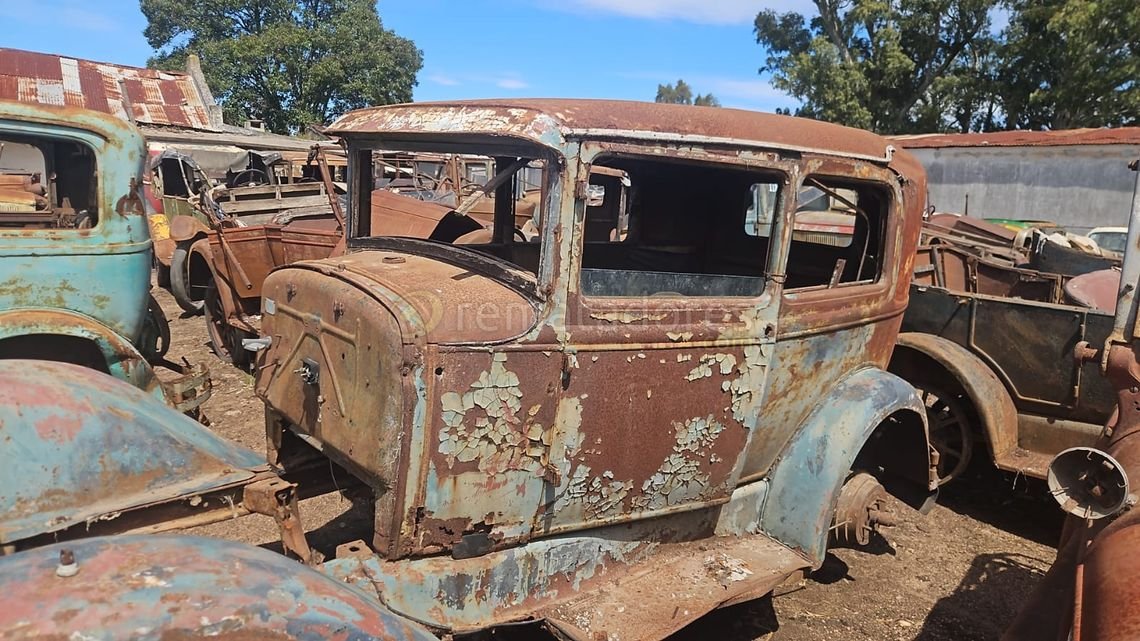 Carrocería Antigua de Automóvil para Restaurar