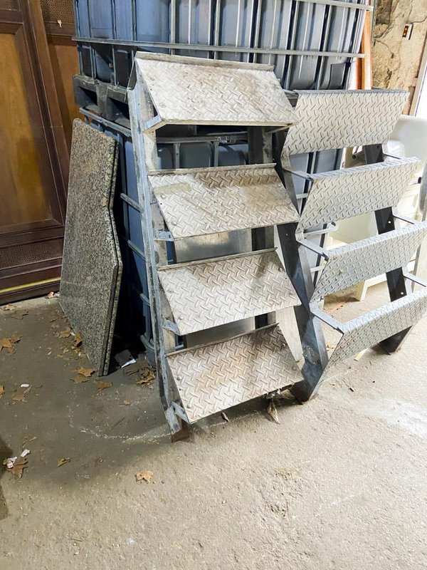 Tramo de Escalera Metálica con 4 Escalones Antideslizantes - imagen 1