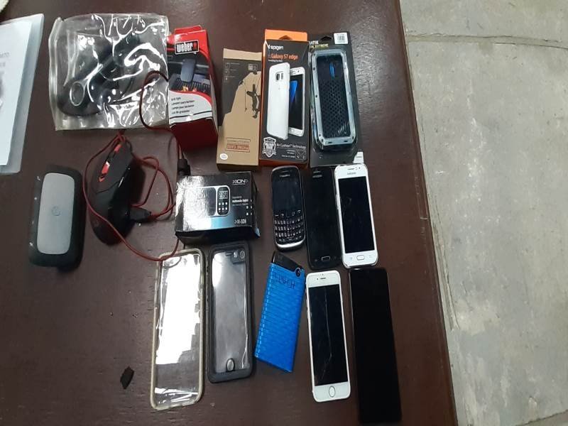 Lote de Accesorios Tecnológicos: Teléfonos, Fundas, Mouse y Más