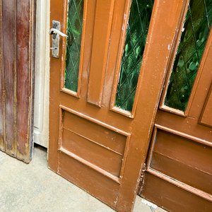 Juego de 2 Puertas de Madera y Vidrio Color Marrón - imagen 4