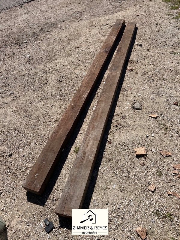 Dos Tirantes de Madera Rústica