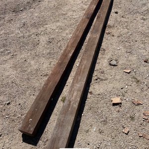 Lote siguiente: Dos Tirantes de Madera Rústica