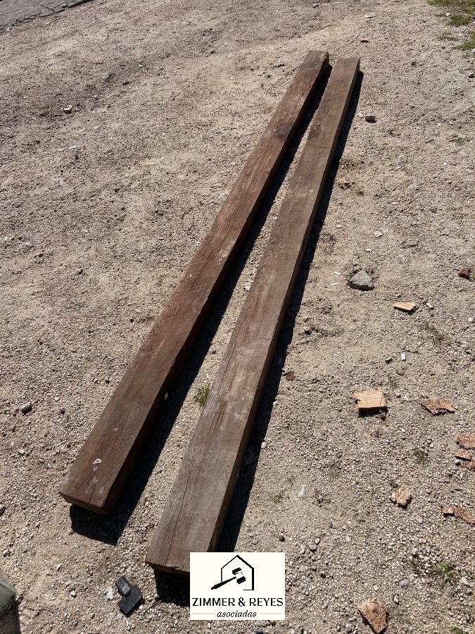 Dos Tirantes de Madera Rústica