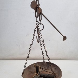 Antigua Balanza Romana de Hierro con Pesas y Cadenas - imagen 1