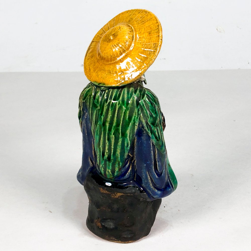 Figurita en cerámica oriental con sombrero amarillo - imagen 3