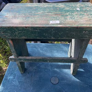 Lote siguiente: Banco Taburete Rústico de Madera Verde