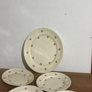 Lote anterior: Juego de 4 Platos y Bandeja con Diseño Floral Rosa
