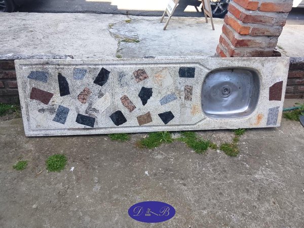 Mesada de Mármol con Pileta de Acero Inoxidable
