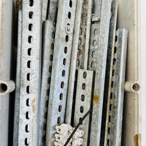 Lote de Rieles de Acero Galvanizado y Soportes de Chapa - imagen 3