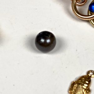 Anillo con Piedra Celeste, Dije de Pez Dorado y Trabacorbatas Enchapado - imagen 4