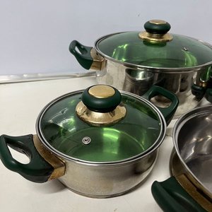 Set de Ollas y Sartén de Acero Inoxidable con Tapas Verdes - imagen 2