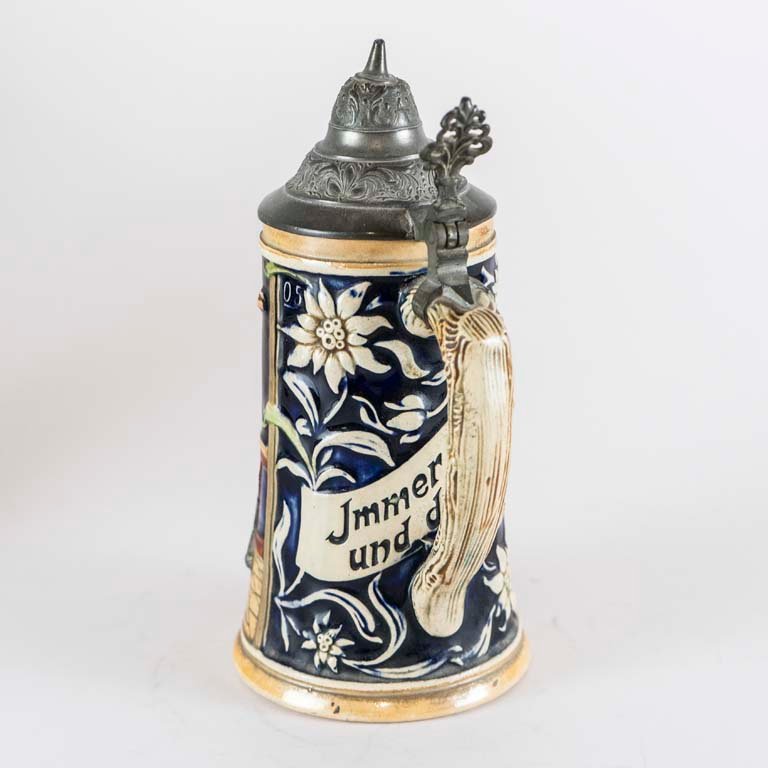 Jarra de cerveza de cerámica con relieve y tapa de metal - imagen 2