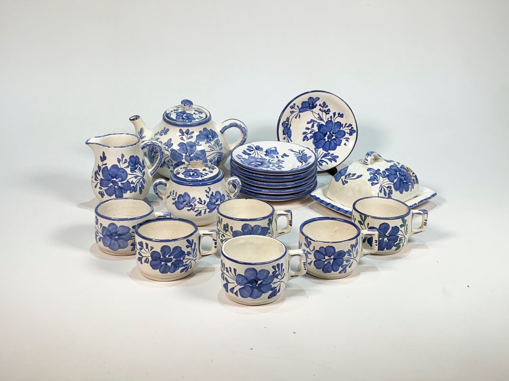 Juego de Té Cerámica Blanca y Azul con Flores - Tetera, Lechera, Azucarero, Mantequera, 6 Tazas y 6 Platillos
