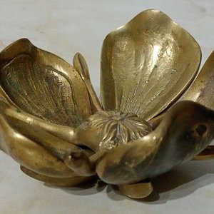Cenicero Antiguo de Bronce Macizo Flor de Loto Estilo Hollywood Regency - imagen 2