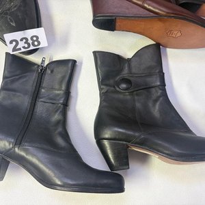 Lote de Botas y Botinetas de Dama Variadas - imagen 2