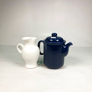 Tetera Azul y Lechera Blanca de Porcelana - imagen 3