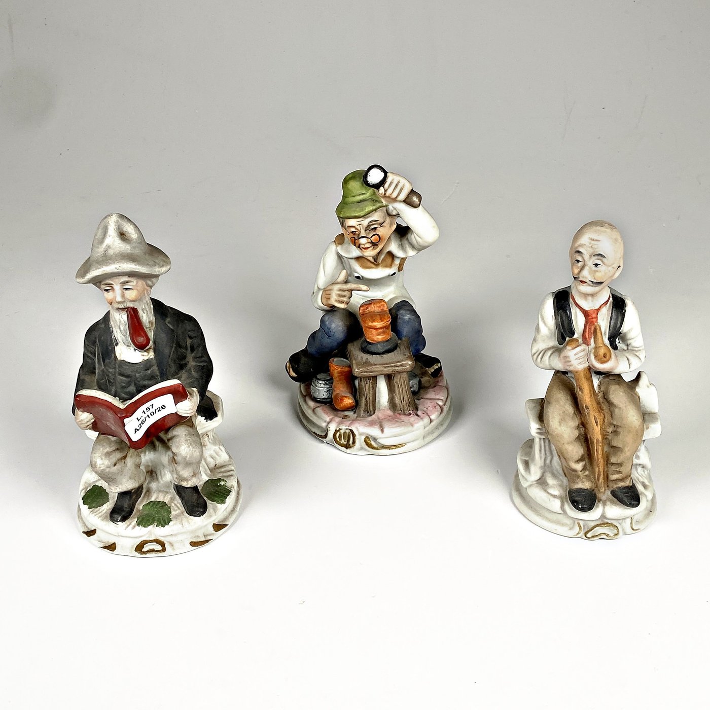 Dos Figuras de Biscuit de Personajes Artesanales, 15 cm