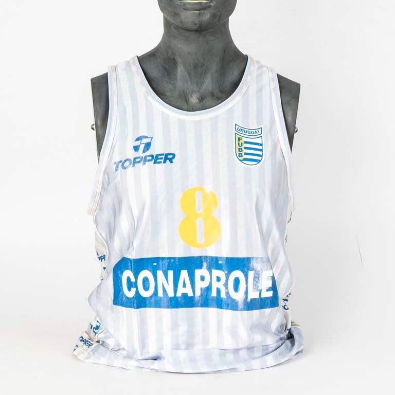 Lote anterior: Camiseta de baloncesto de la selección de Uruguay de TOPPER
