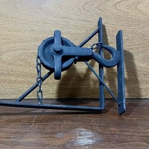 Par de Ménsulas de Herrería Artesanal con Polea para Colgar Macetas - imagen 1