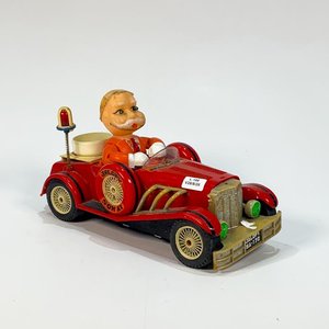 Lote siguiente: Auto de Juguete Rojo a Pila con Figura de Anciano - Son Ai Toys (1984)
