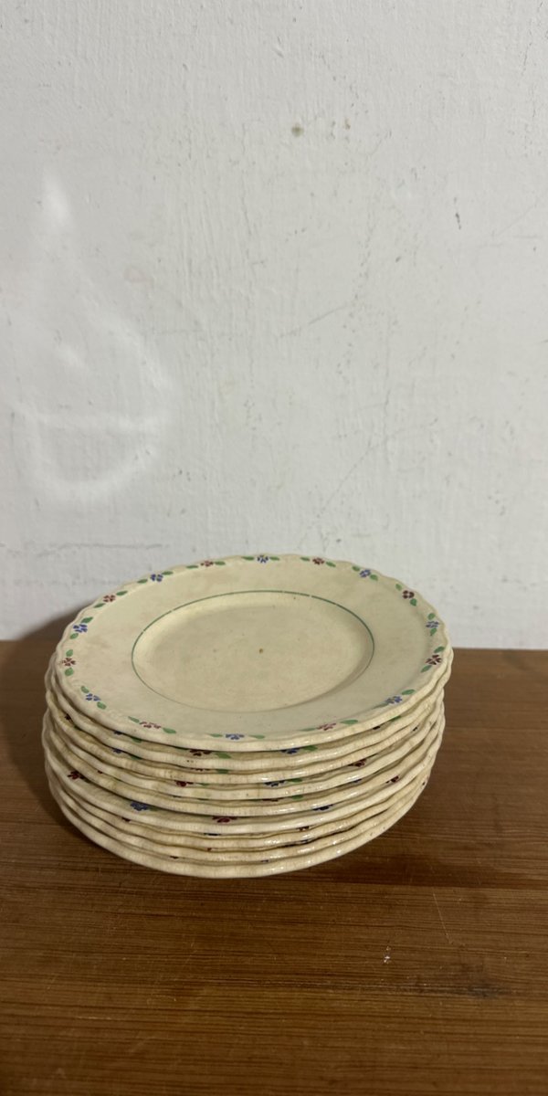 Lote de 9 Platillos de Porcelana con Bordes Decorados