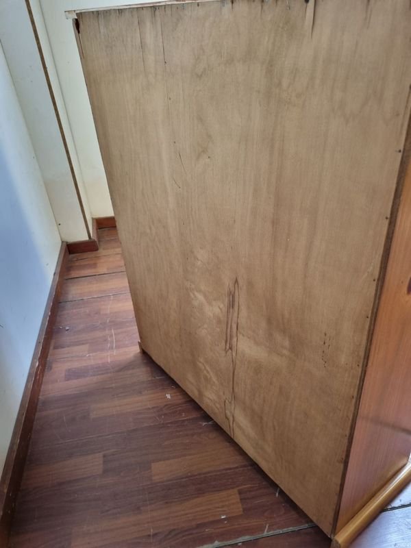 Librería de madera maciza en buen estado - imagen 4