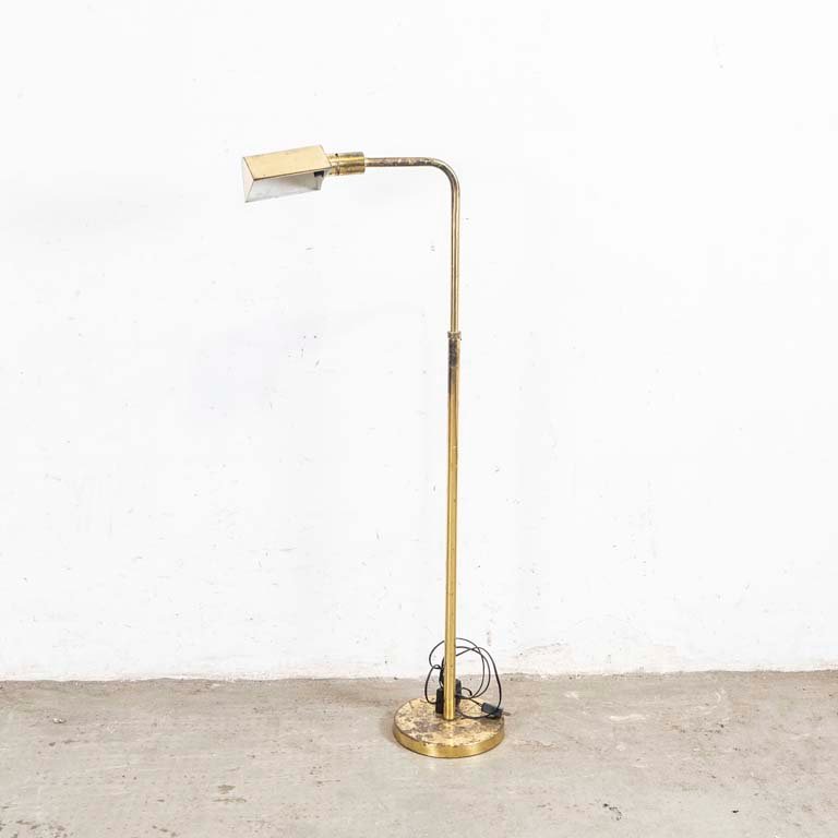Lote anterior: Lámpara de pie en metal dorado con detalles y manchas