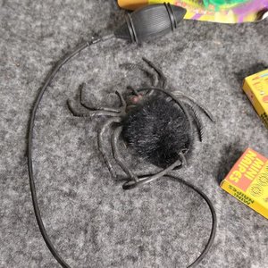 Lote de 6 Juguetes Antiguos: Trompo, Saltador y Mini Naipes - imagen 3