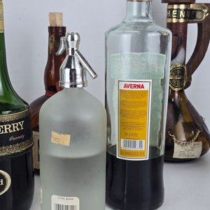 Lote de Botellas de Bebidas Alcohólicas Variadas: Empezadas y Vacías - imagen 9