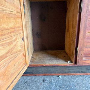 Mueble Aéreo de Cocina en Pino con Estantes y Puertas - imagen 4