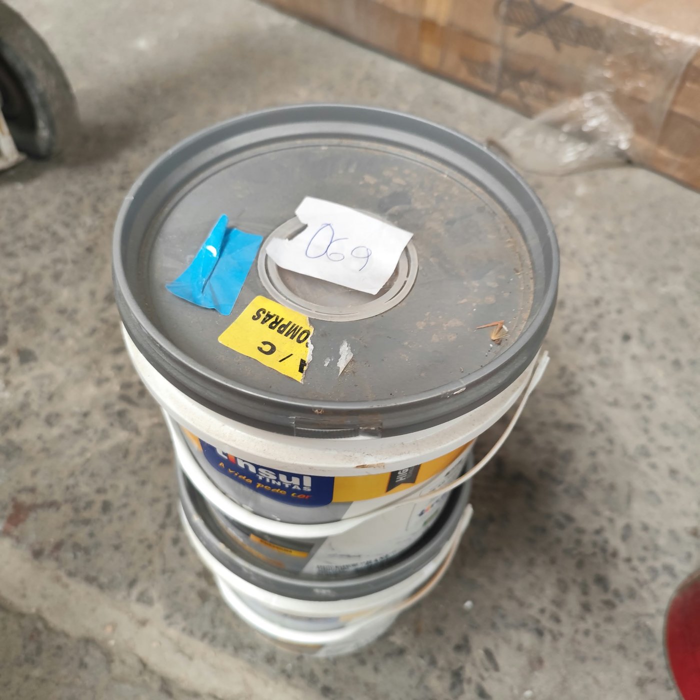 Dos Tachos de Pintura Base Premium 3.6 Litros