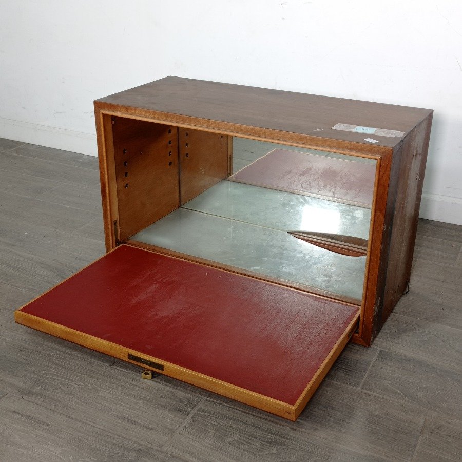 Mueble de madera con estante roto - imagen 5