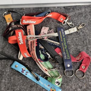 Lote siguiente: Lote de Llaveros Varios con Logos y Marcas