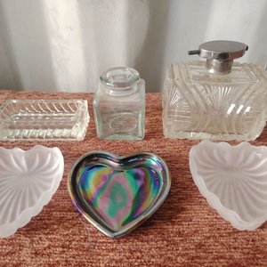 Lote siguiente: Set de Frascos y Recipientes de Vidrio Decorativos