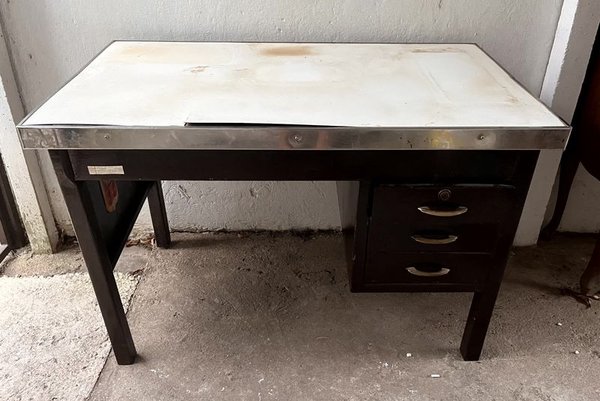 Antiguo Escritorio de Oficina en Estructura Metálica con Tres Cajones Laterales con Tiradores Metálicos - imagen 1