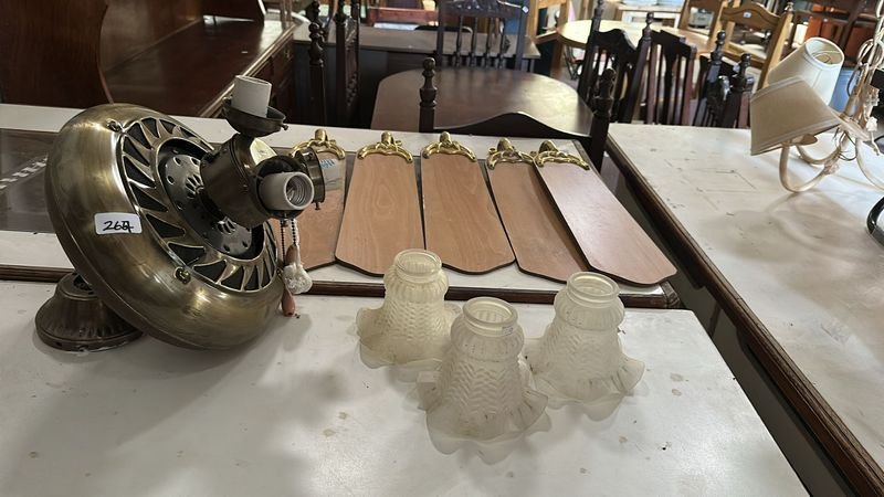 Lote anterior: Ventilador de techo vintage con tres picos y lámparas