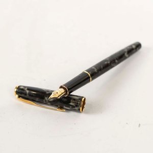 Lote siguiente: Lapicera Parker Sonnet Pluma Oro 18K Negra Mármol