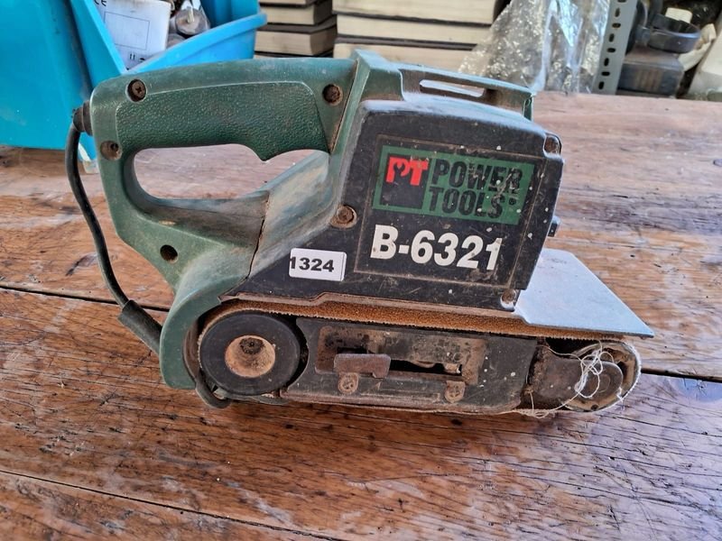 Lote siguiente: Lijadora de banda Power Tools en venta