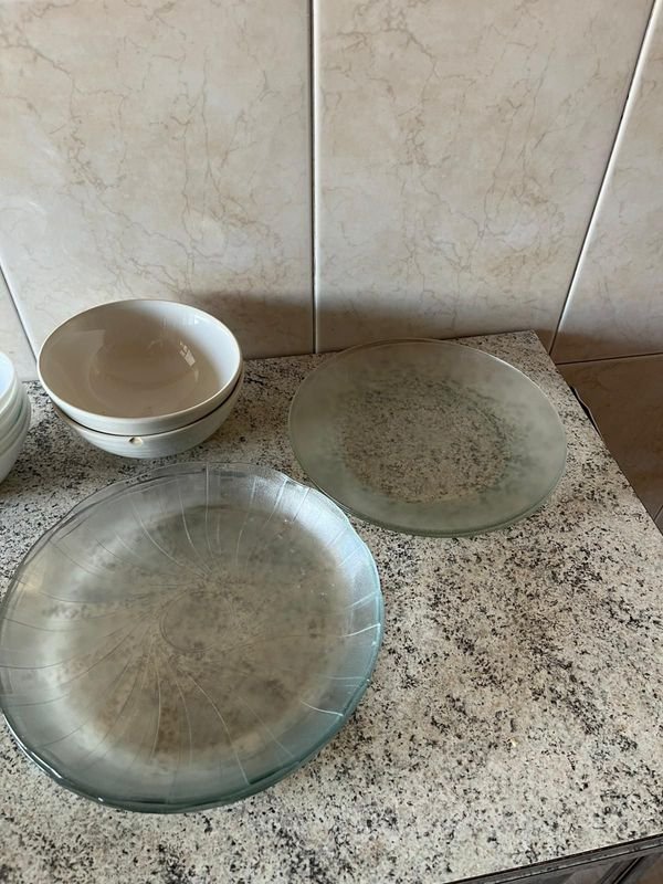 Conjunto de platos y tazones cerámicos - imagen 4