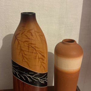 Lote siguiente: Juego de 2 Floreros Decorativos de Cerámica