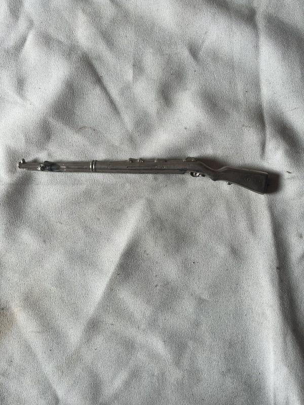 Rifle en miniatura de metal para coleccionistas - imagen 2
