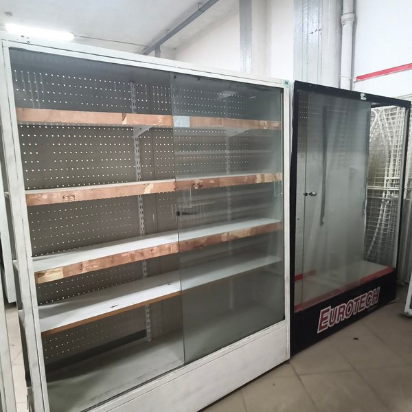 Vitrina Exhibidora Ancha con Frente de Vidrio y Estantes