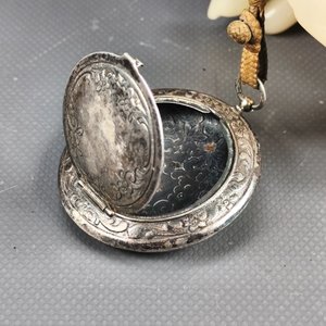 Rapetera Antigua con Colgante para Llavero en Metal Plateado con Diseños Florales - imagen 6