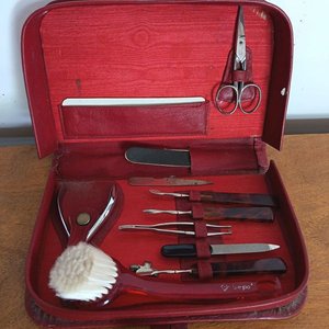 Set de Manicura Antiguo Completo en Estuche Rojo - imagen 4