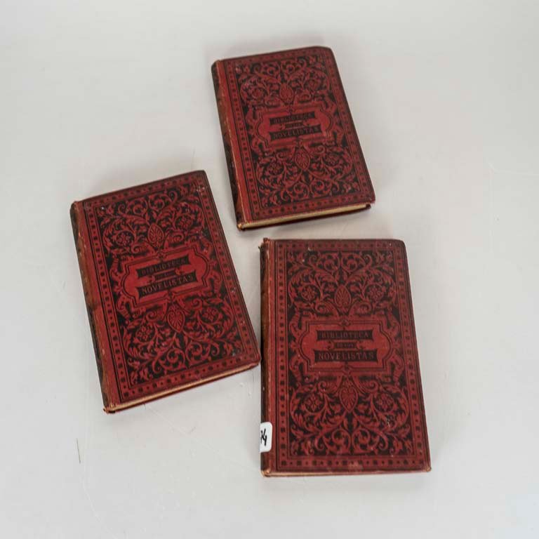 Lote siguiente: Libros de Los Tres Mosqueteros en tapa dura con diseños Art Noveau
