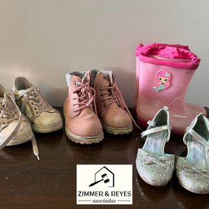 Lote de Calzado Infantil Talle 33: Zapatillas, Botas y Zapatos Brillantes - imagen 2