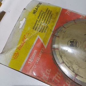 Lote de Herramientas: Sierras, Cizallas, Llave Cruz y Discos de Corte - imagen 11