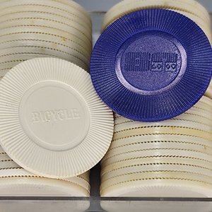 Fichas de Juego Plásticas Azules y Marfil con Bandejas Organizadoras - imagen 10