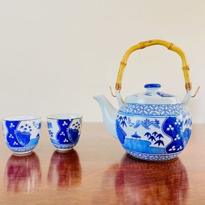 Lote siguiente: Tetera Oriental de Cerámica con Dos Tazas y Filtro