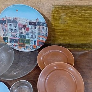 Lote de 12 Platos y Vasos en Diversos Tamaños y Colores - imagen 2